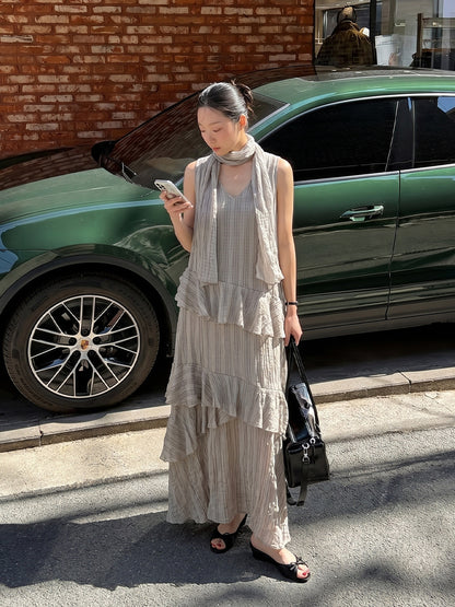 アシンメトリーフリルティアードノースリーブワンピース