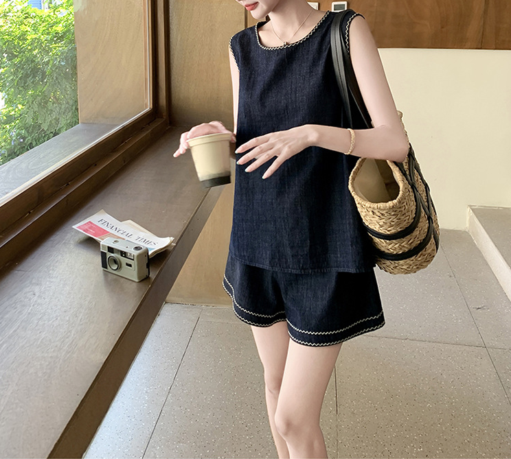 配色ステッチデニムノースリーブ×ショートパンツセットアップ