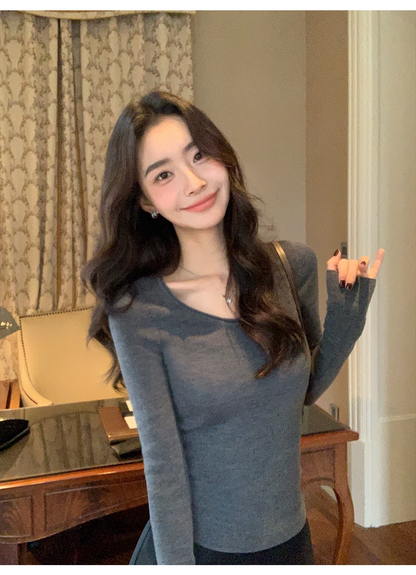 スリムフィットUネックウールニット