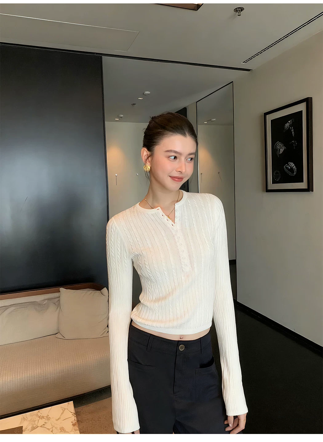 ヘンリーネックリブケーブル編みスリムニット