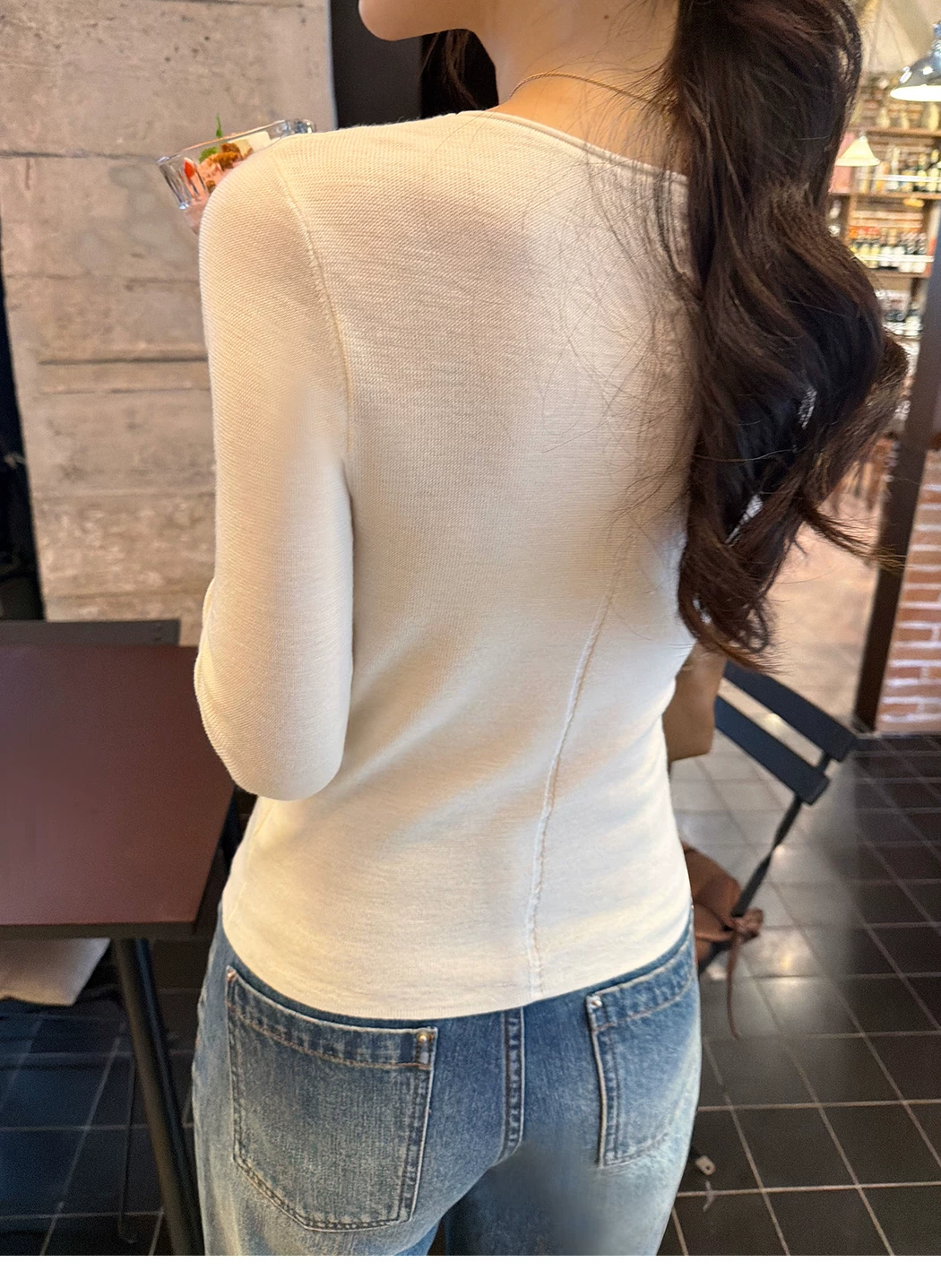 スリムフィットUネックウールニット