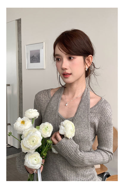 フェイクレイヤードホルターネックリブニット