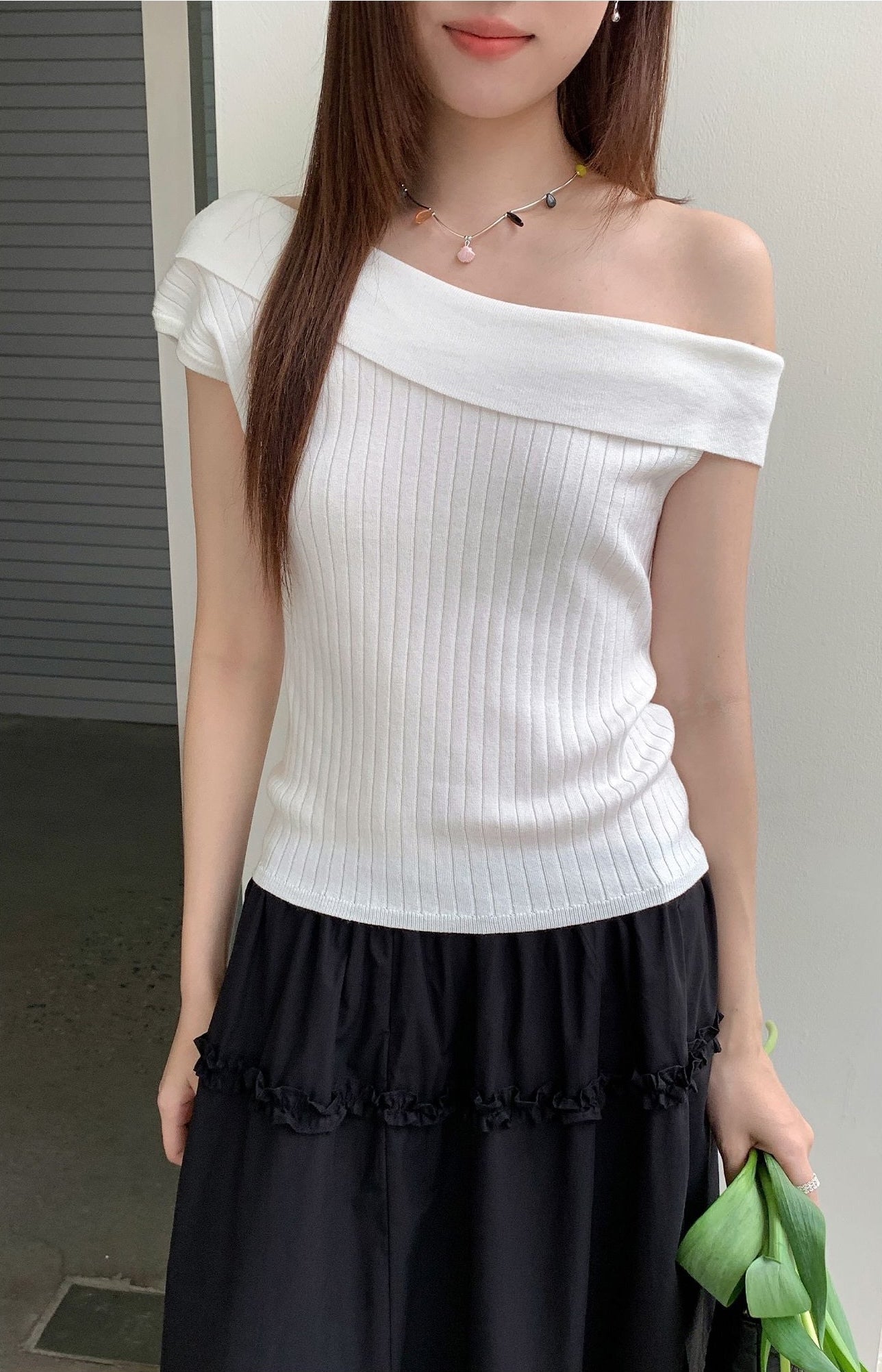 アシンメトリーオフショルリブニット