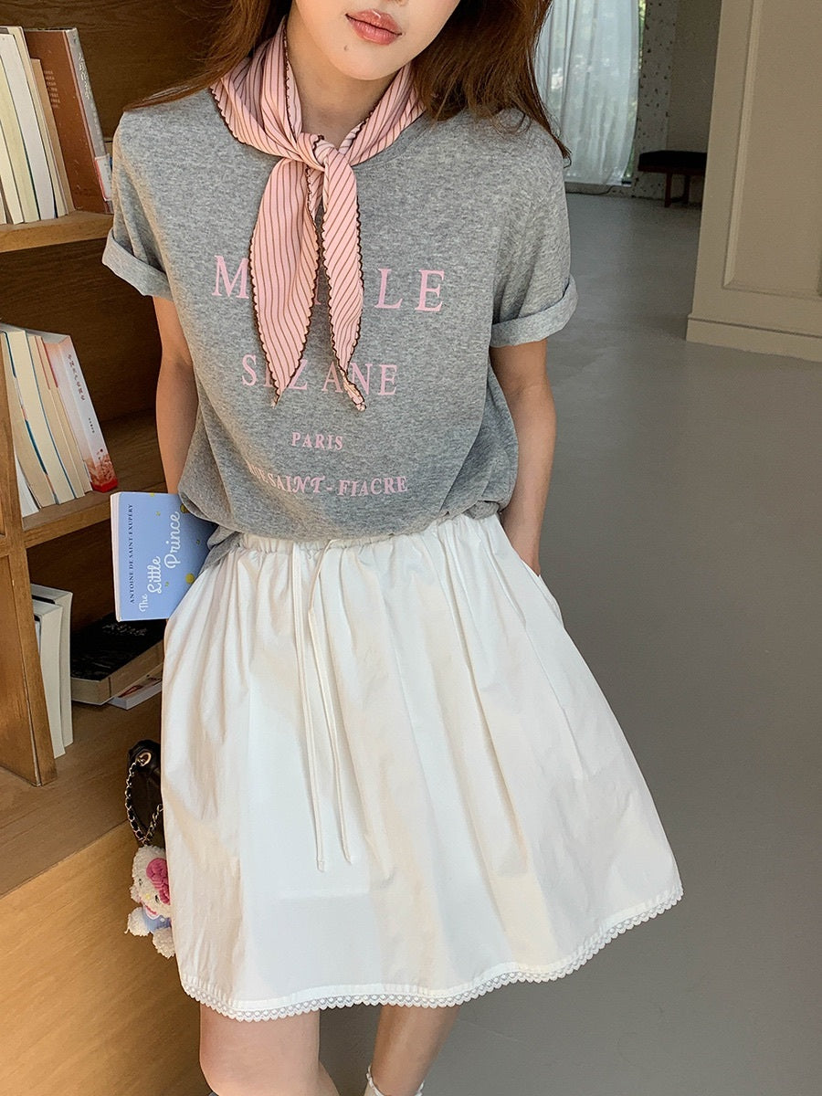 ストライプスカーフ付きレタリングロゴ半袖Tシャツ