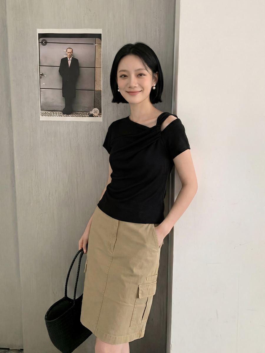 アシンメトリーツイストショルダーTシャツ