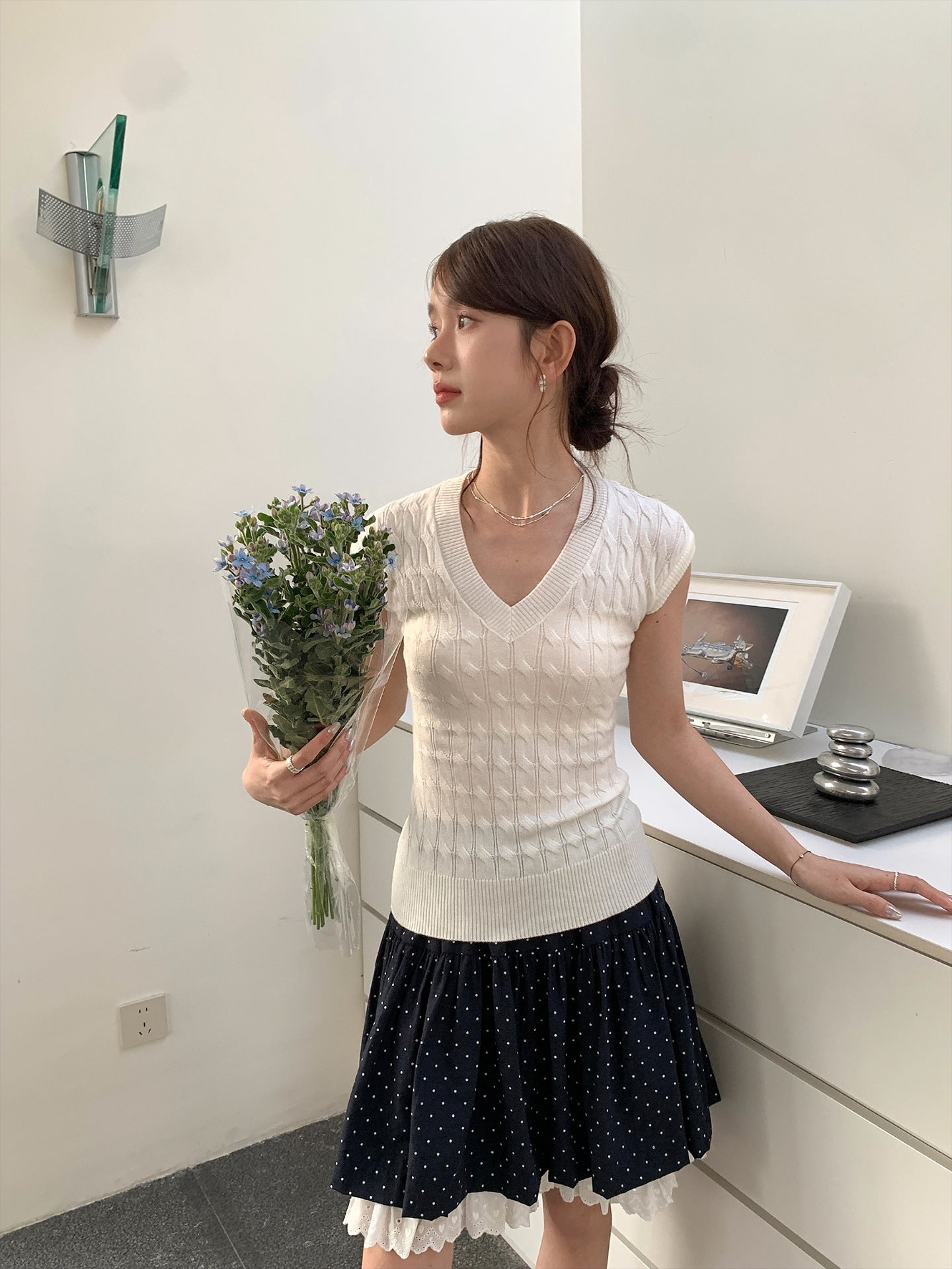 ケーブル編みVネックフレンチスリーブニット