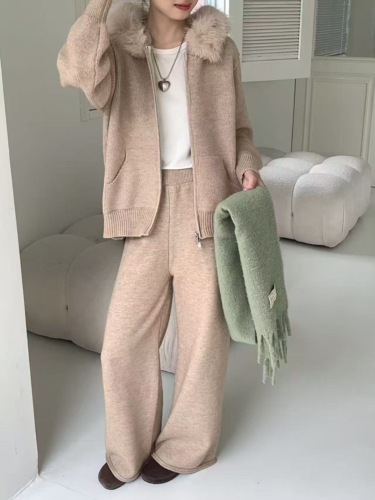 ファーフードジップニットセットアップ