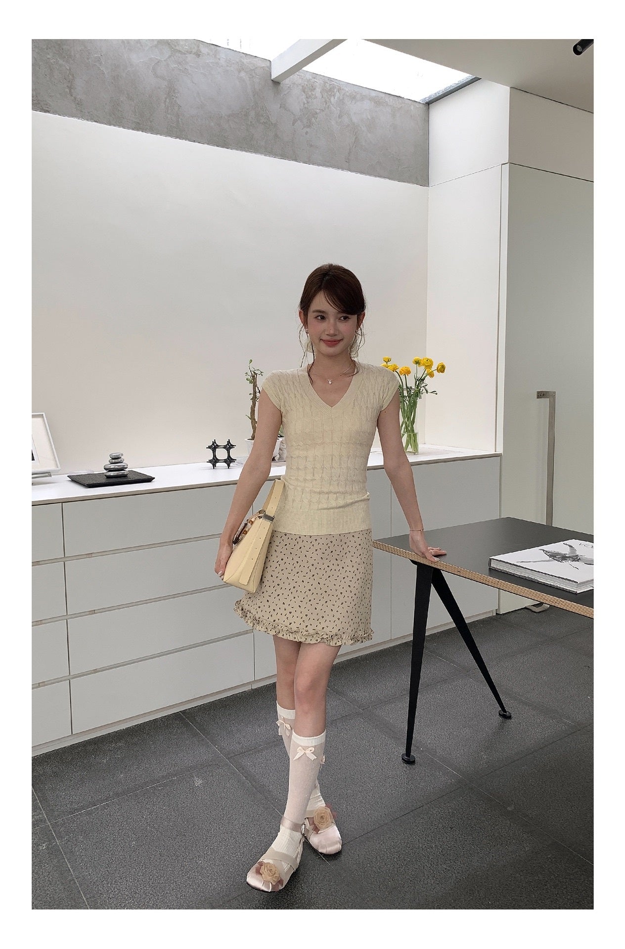 ケーブル編みVネックフレンチスリーブニット