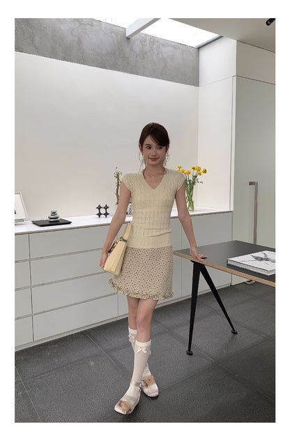 ケーブル編みVネックフレンチスリーブニット