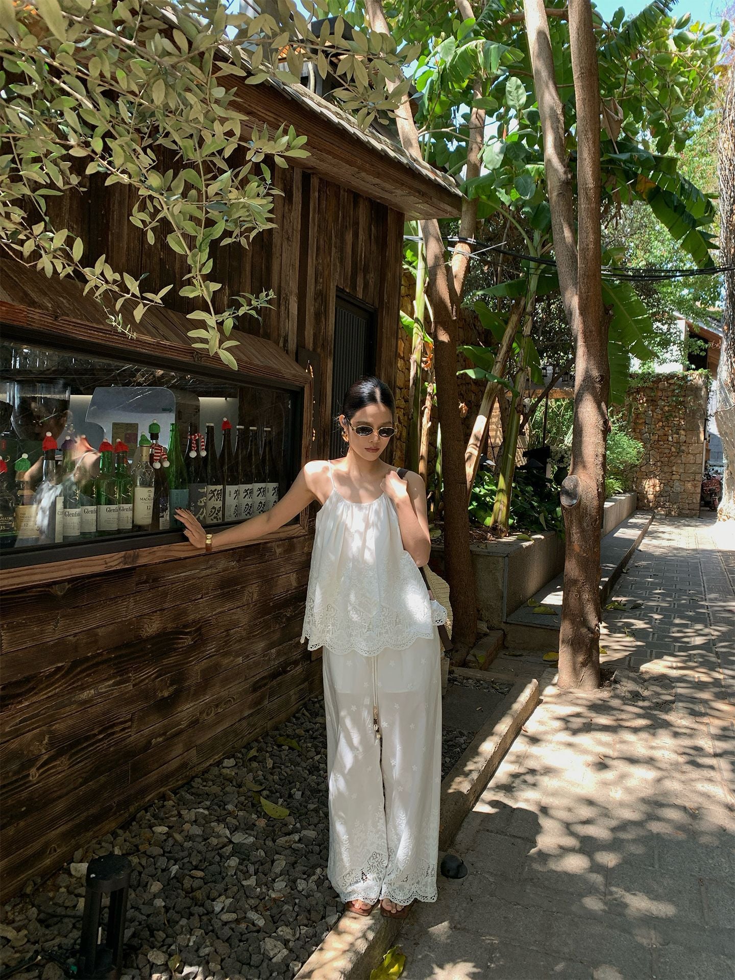 コードストラップフレンチレースキャミソール