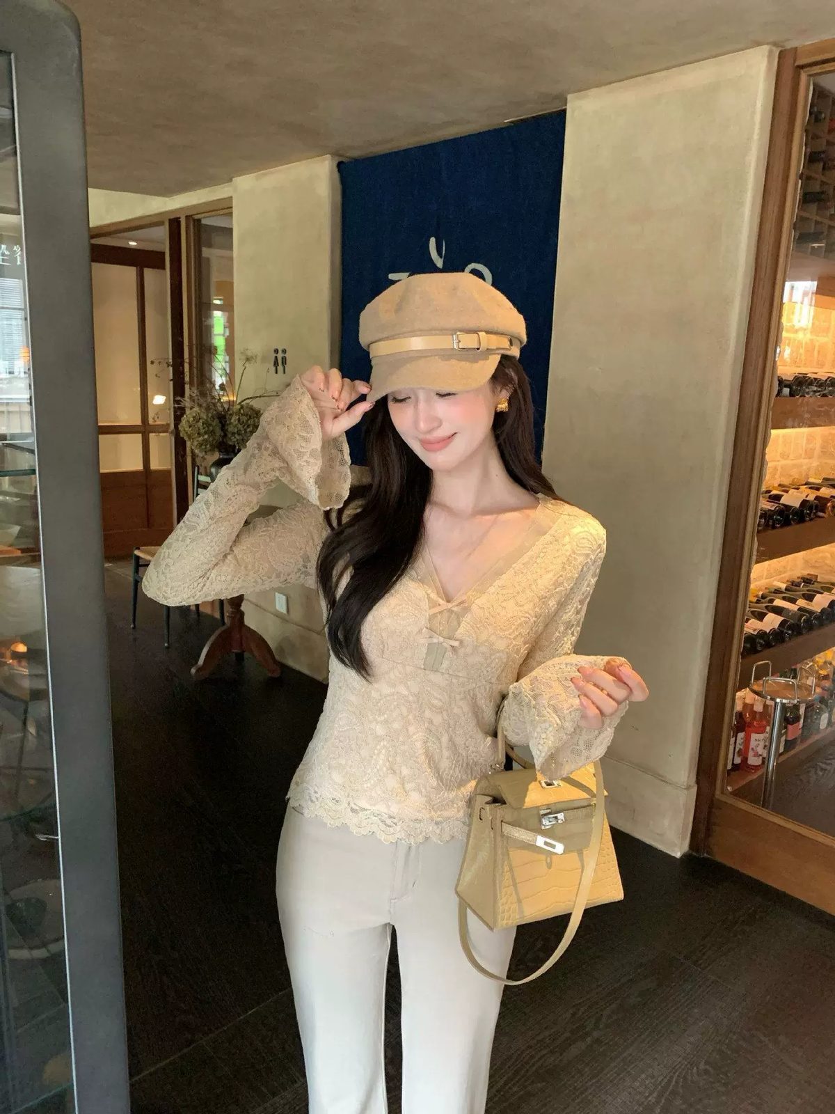 ポイントリボンペイズリーレースVネックトップス